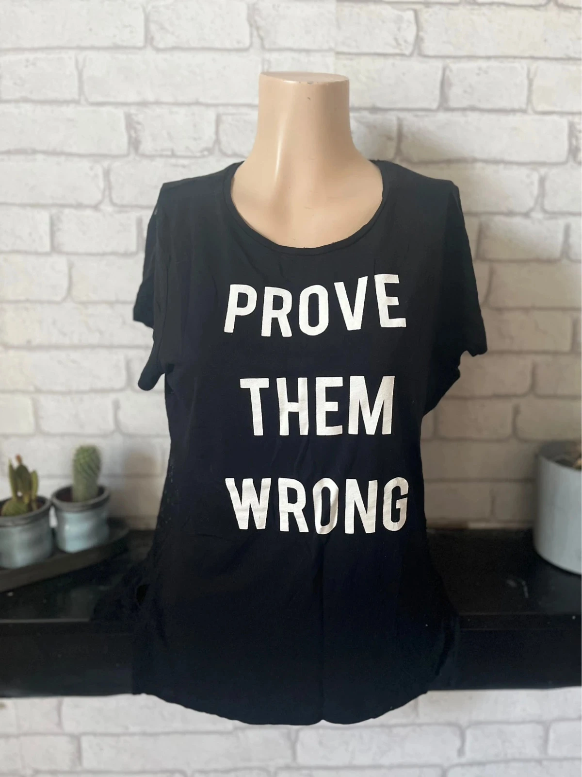 T-shirt noir à message avec dos dentelle – Taille 38